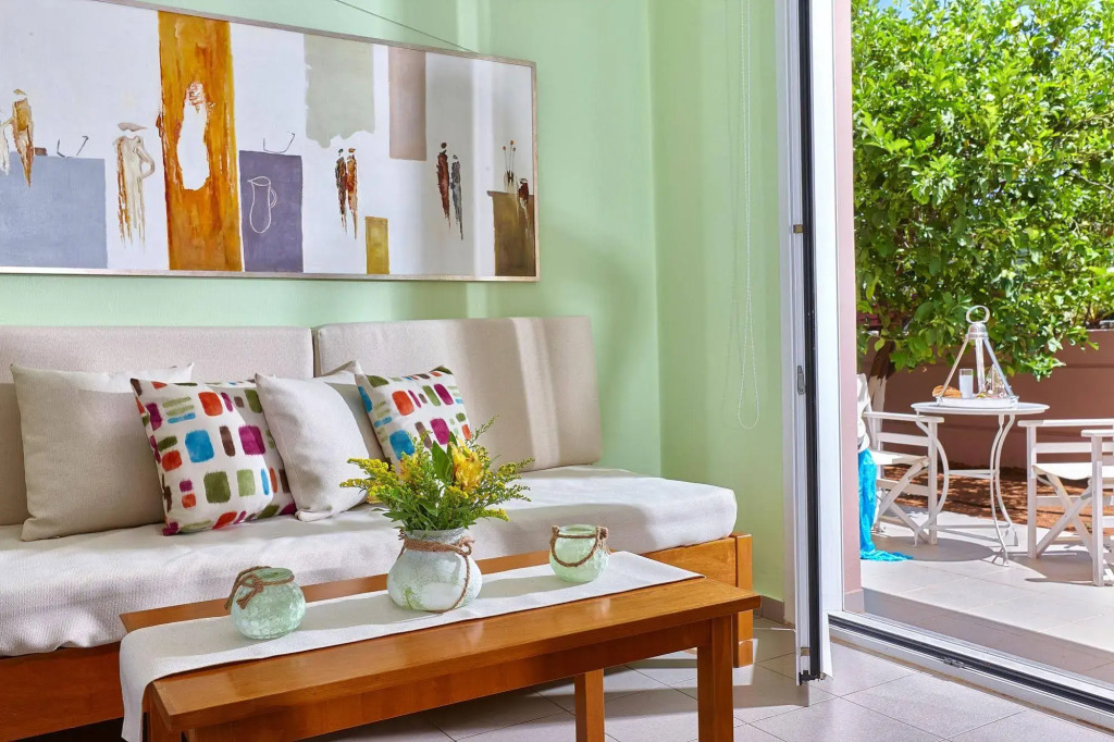 Everest Apartments and Suites