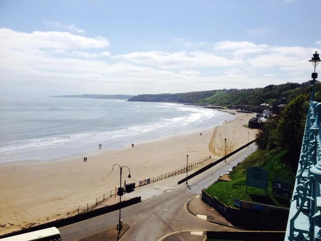 Large 5 Bed House in Scarborough near the beach, Large Garden & HOT TUB