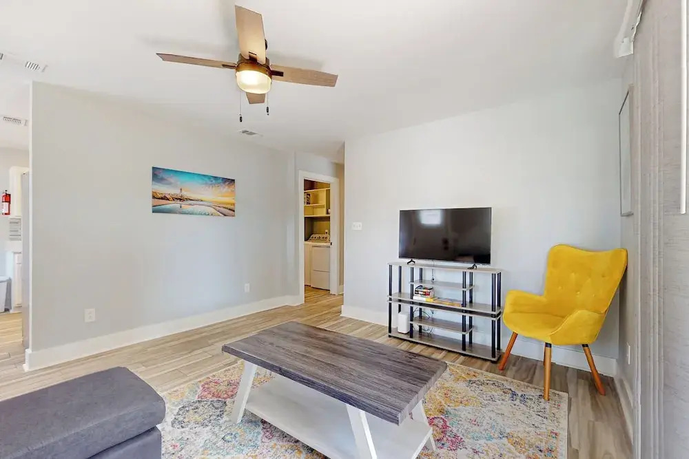Cozy Duplex Spacious Close to Everything