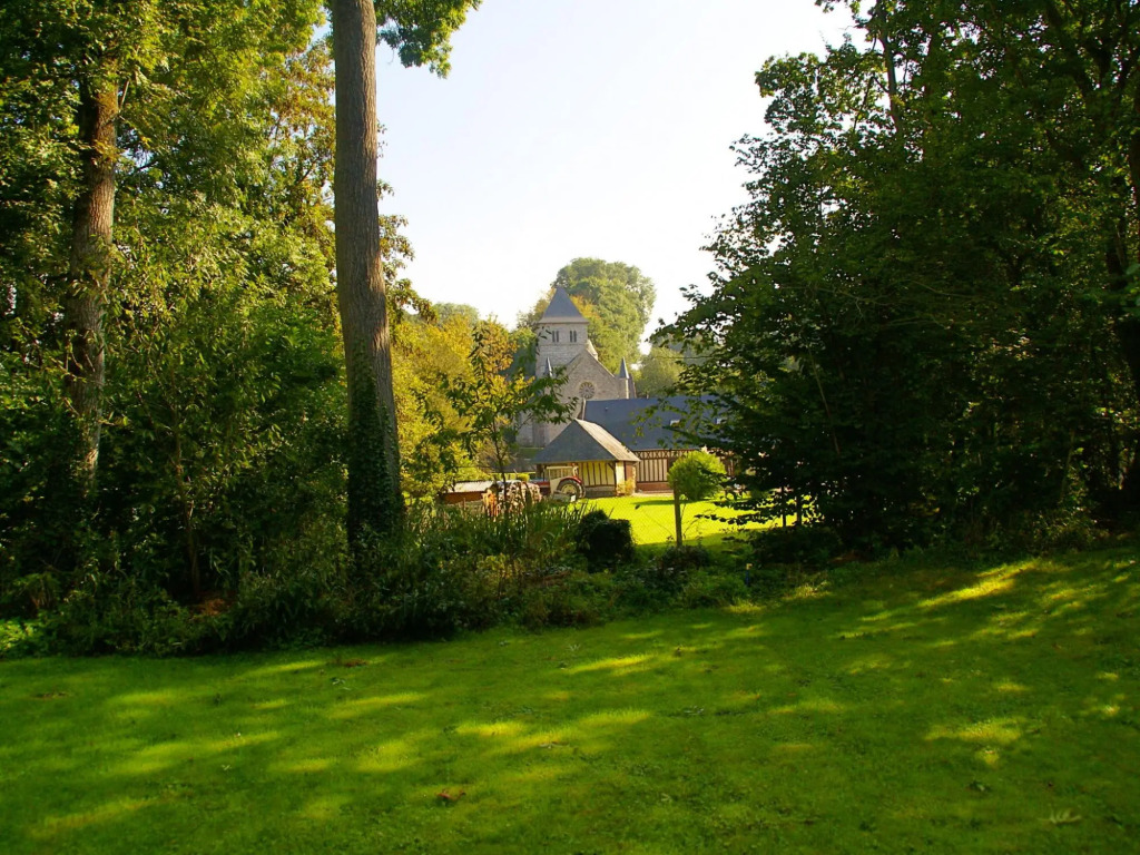 Serene Holiday Home in Saint Pierre le Vieux with Garden