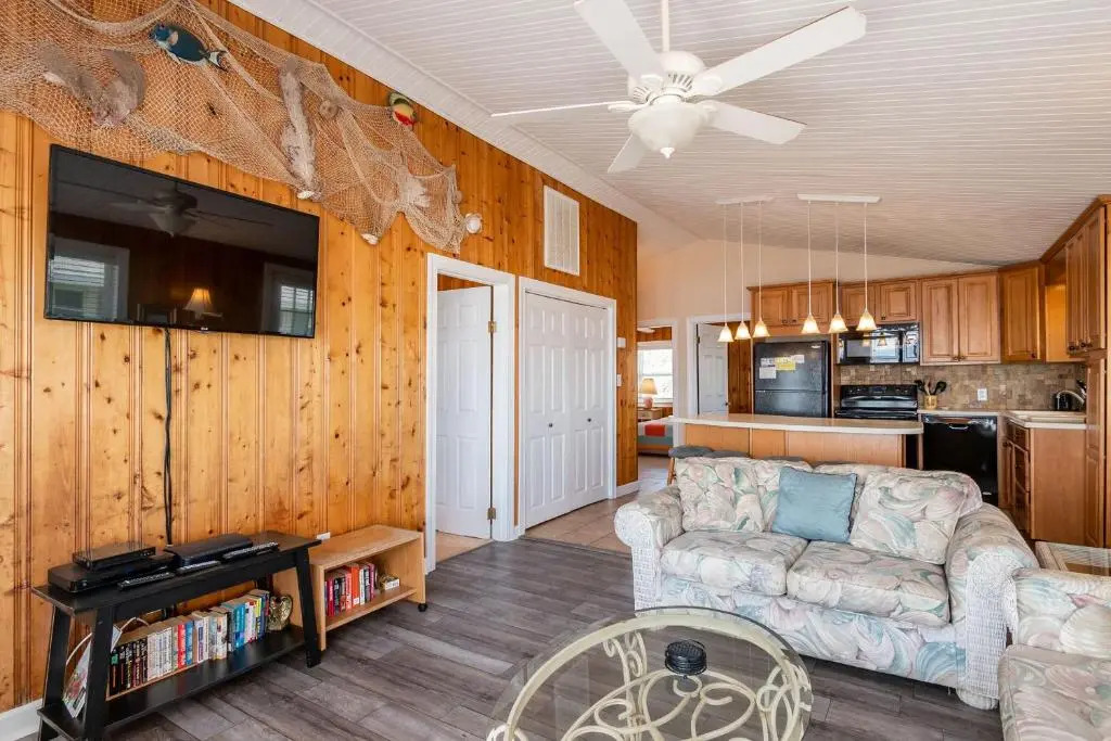 Windward Mark by Oak Island Accommodations