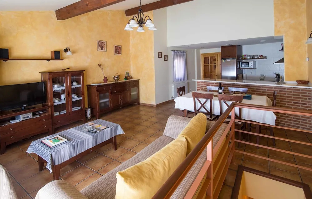 Casa Rural Bigotes, L?hell? Atapuercaa. Wifi ja Japanilainen Kylpyamme. 6 + 1 Henkil??