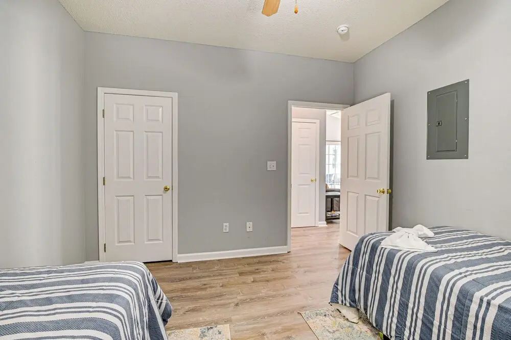 Pool + Hot Tub: Lake-view Condo in Surfside Beach!