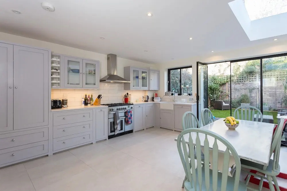 4 Bedroom Family House Near Shepherd's Bush