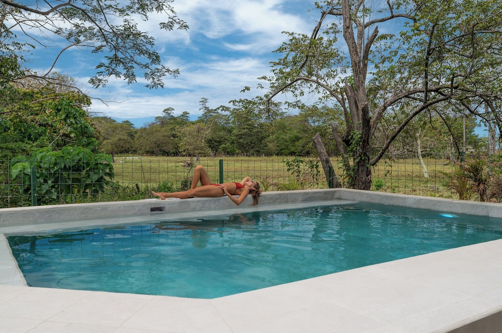 Nelblu Flamingo Suites