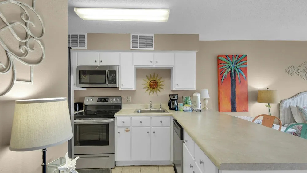2 Minutes To The Beach & Dog Friendly - Sleeps 4