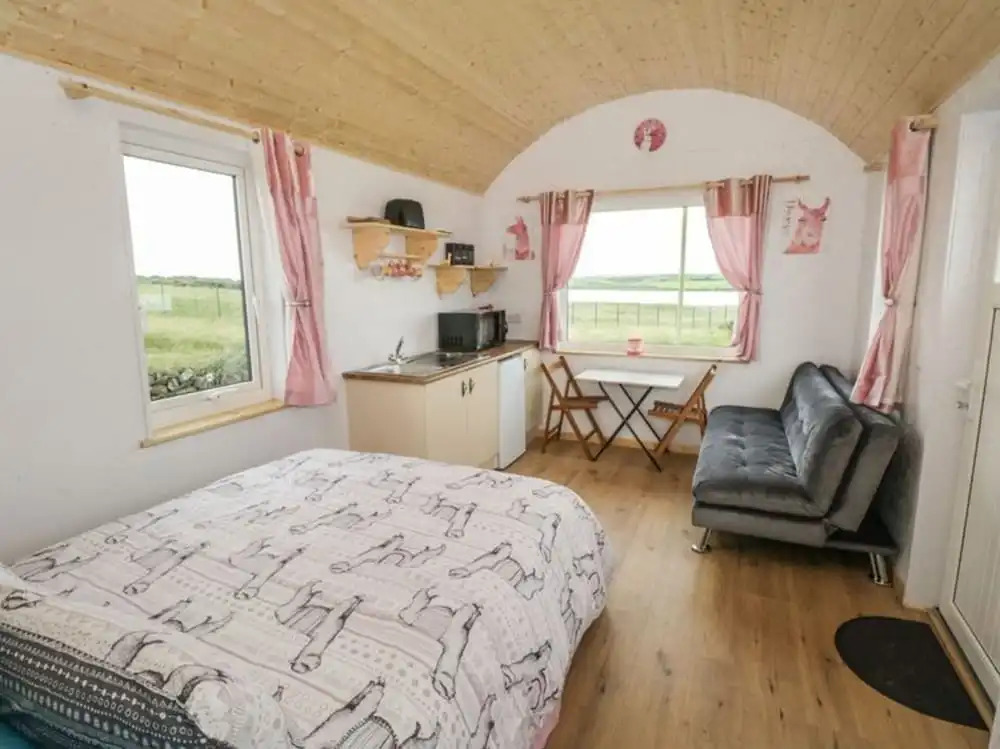 The Lazy Llama Shepherd Hut & Sauna