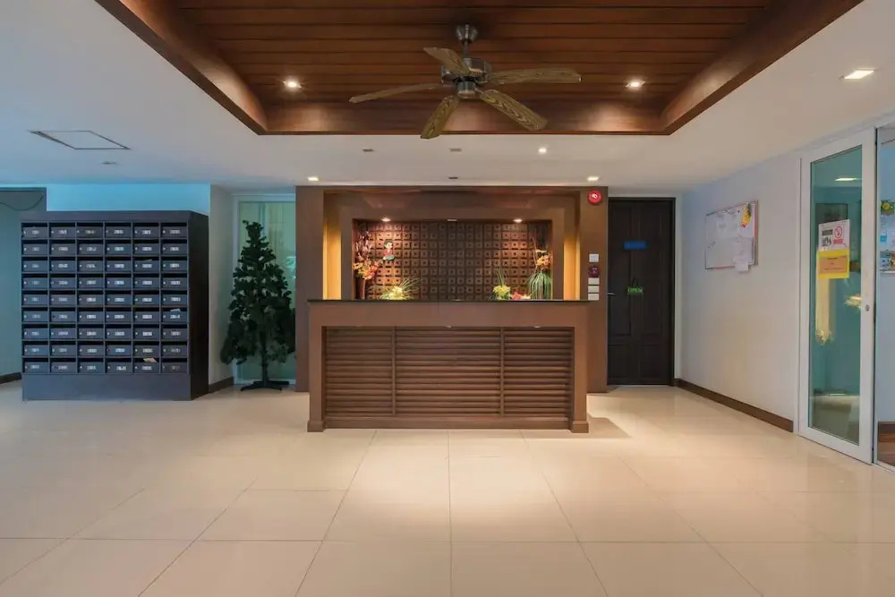 6-20 - 2 Bdr Condo With Balcony and Shared Pool