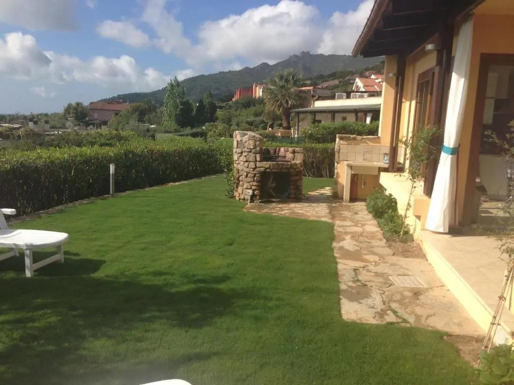 Villa con barbecue con giardino vista mare