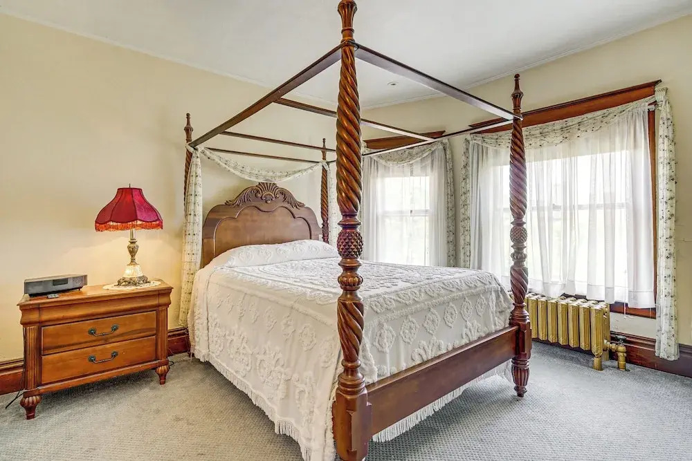 Victorian Home 2 Mi to Seneca Allegany Casino!