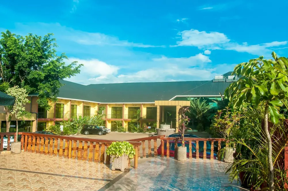 Hotel Hilltop Country Club