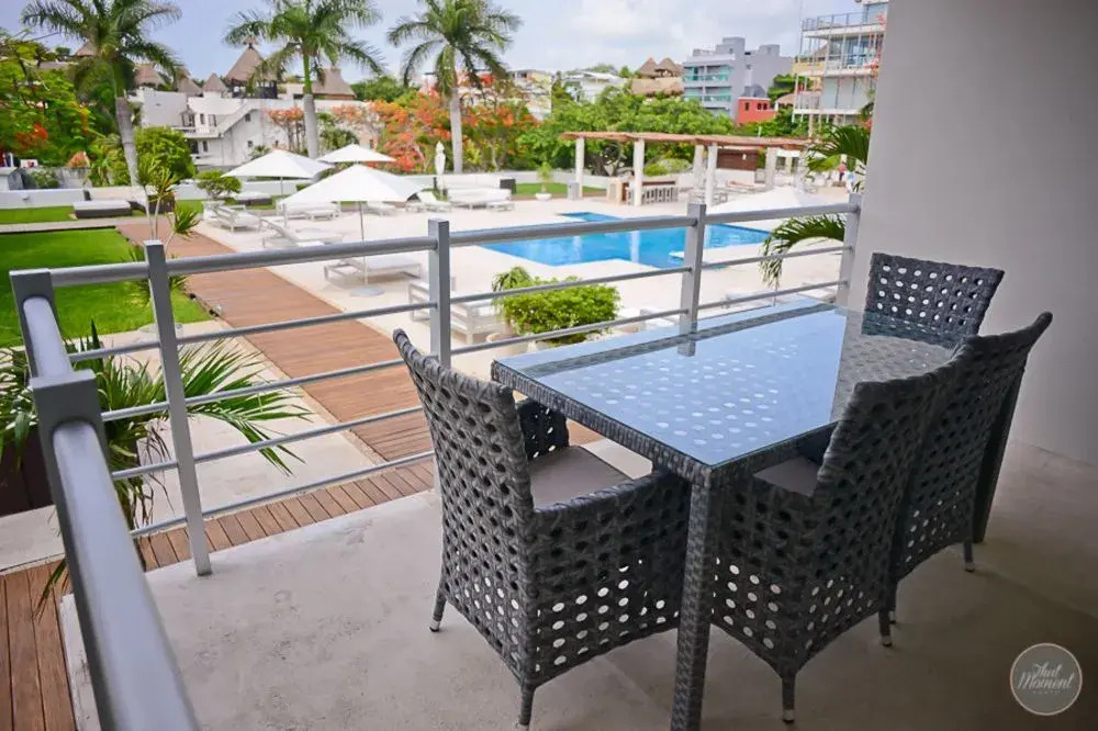 Magia Apartment F102 by iMexico