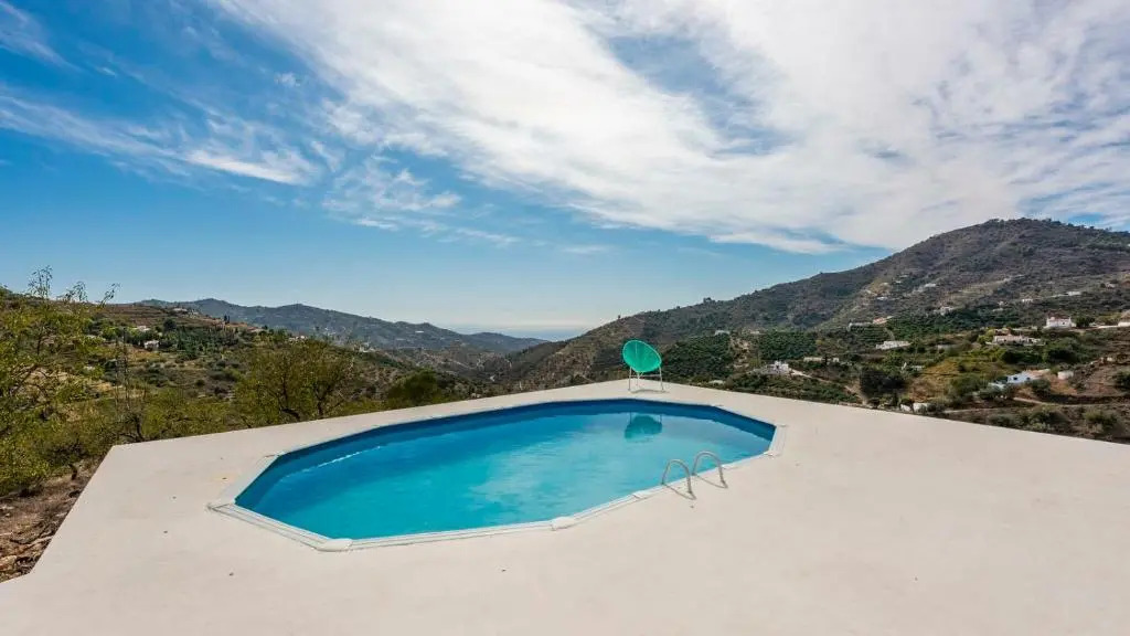 Villa Felicidad Sayalonga by Ruralidays