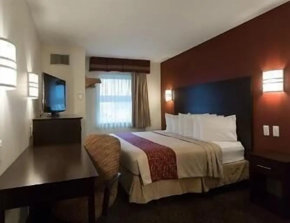 Travelodge Romulus Detroit Airport (ex. Red Roof/red Lion)