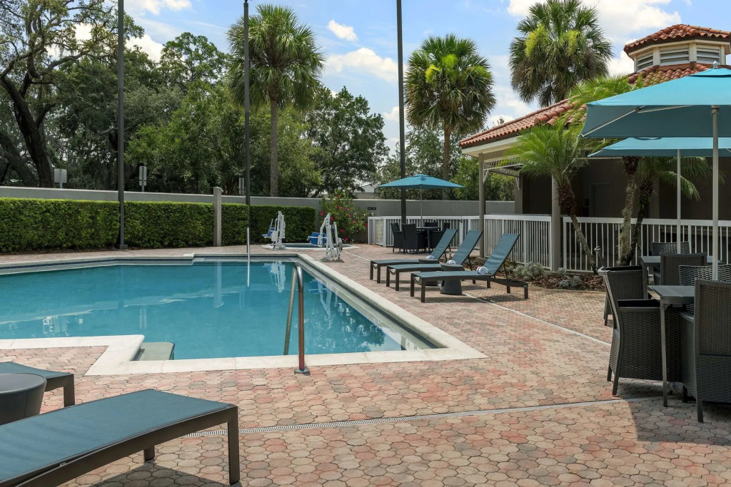 Hampton Inn & Suites at Lake Mary Colonial Townpark