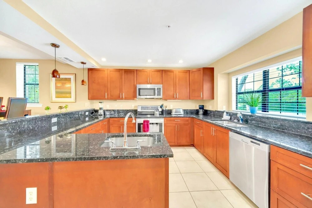 4BR Townhome in Damai Resort With Netflix