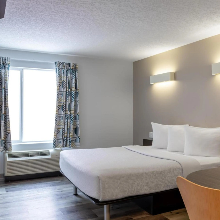 Motel 6 Airdrie