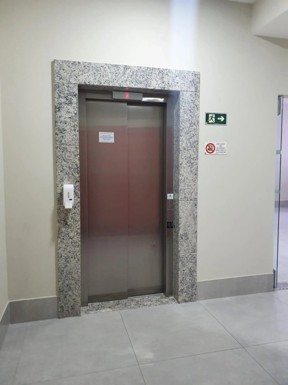 Apt com dois quartos, novo, centro de Guarapari! Varanda gourmet com vista mar, churrasqueira, Smart TV, Wi-Fi 200 MB, Lavadora de roupas e Garagem privativa