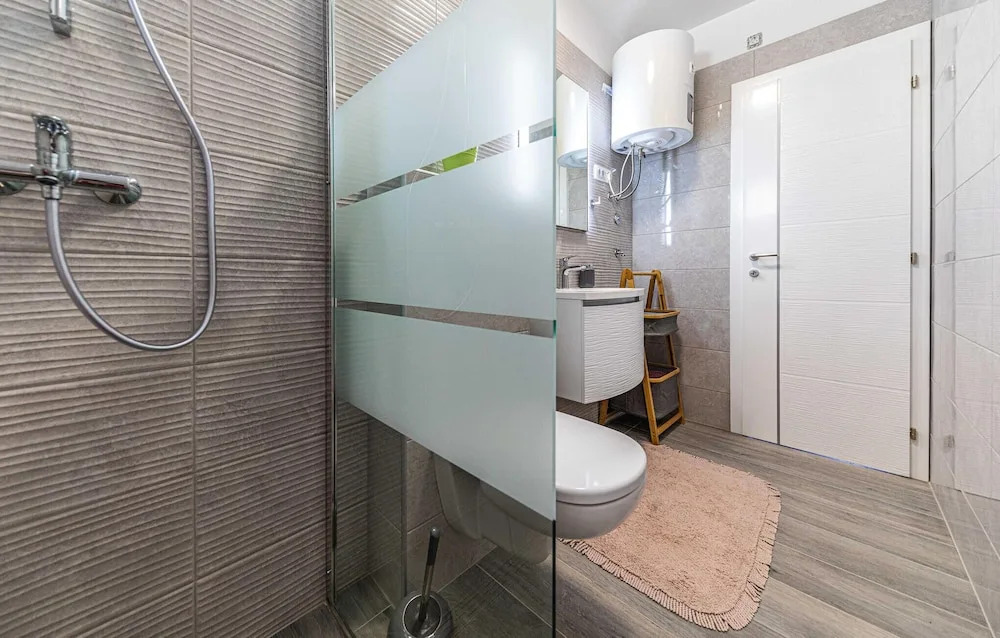 Nice Apartment in Seget Donji With Wifi and 1 Bedrooms