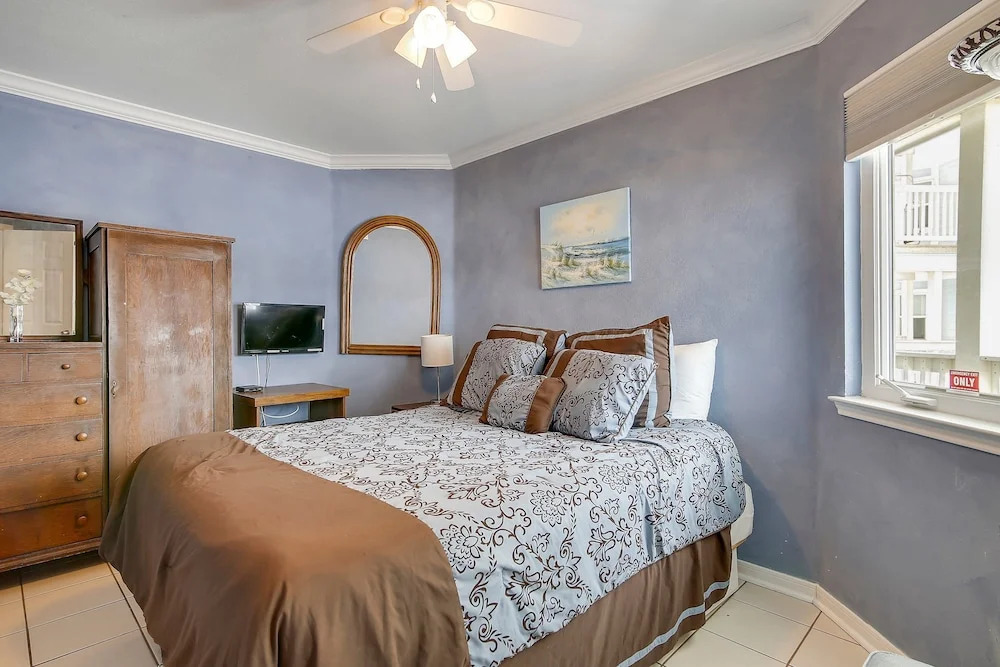Seascape 2105 1 Bedroom Condo by RedAwning