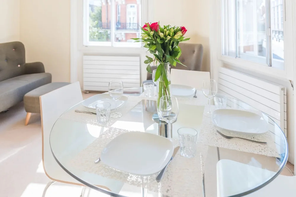 Grand South Kensington Home by Hyde Park