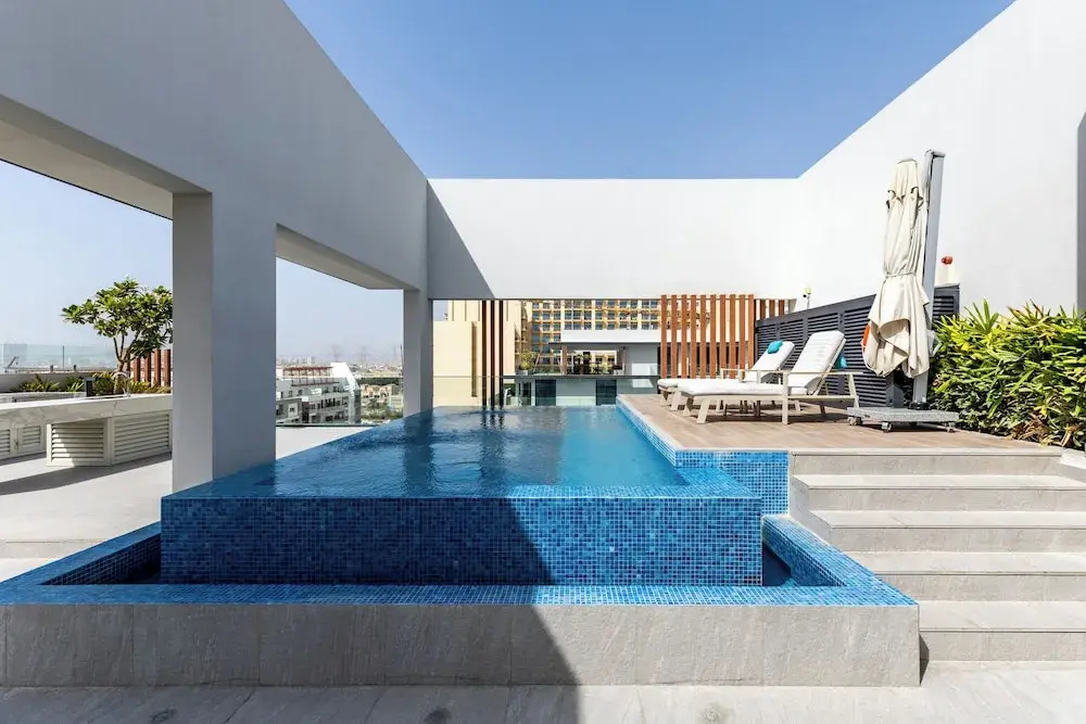 Waves - Luxurious Comfort with City Views in Oxford 212