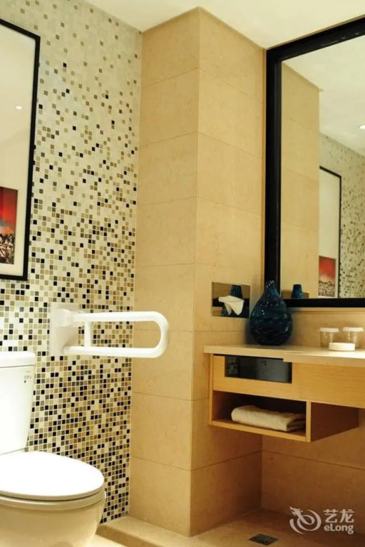 Yantai Celebrity Hotel