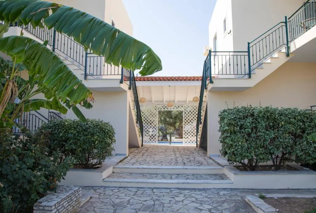 "new-olivaholidayhomes - Boho Studio +pool"