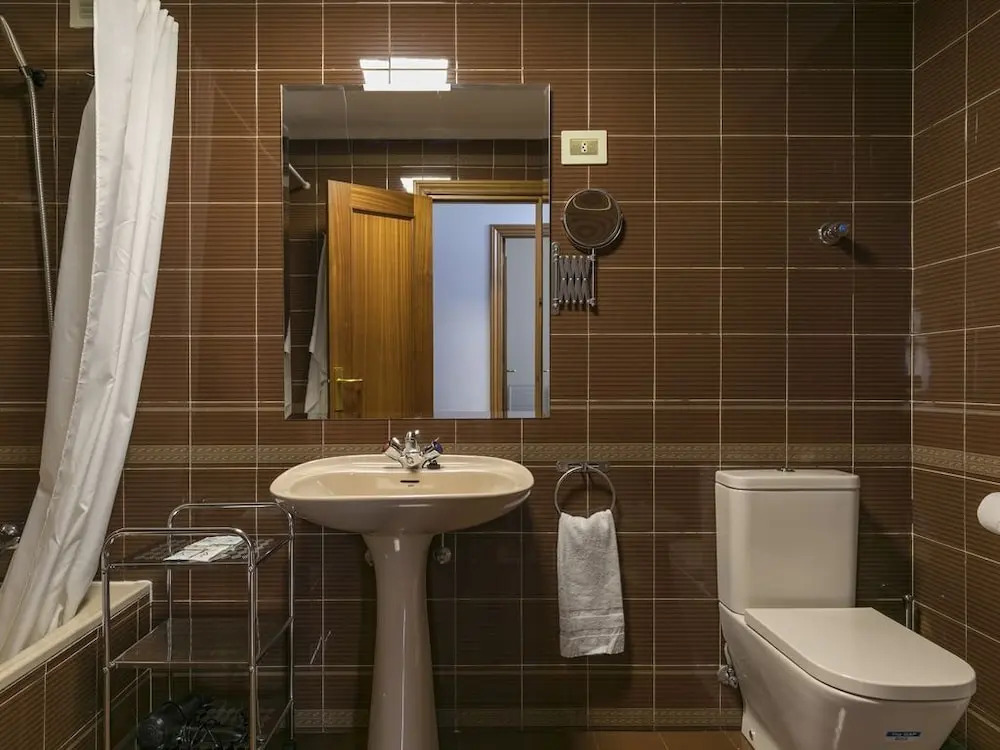 Gran Via 3 by Forever Rentals. 3 Bedroom Apartment With Wifi in Abando. Groups