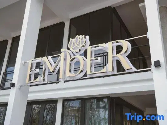 Sematan Roxy Beach Apartment