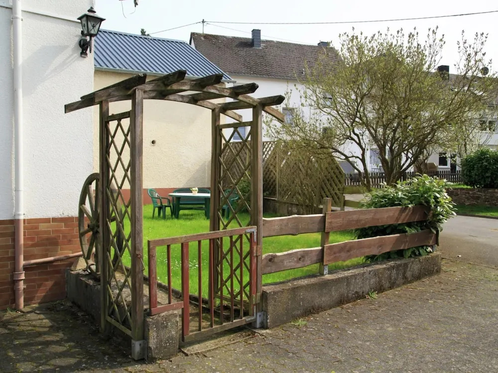 Eifel Retreat Near Volcanic Lakes