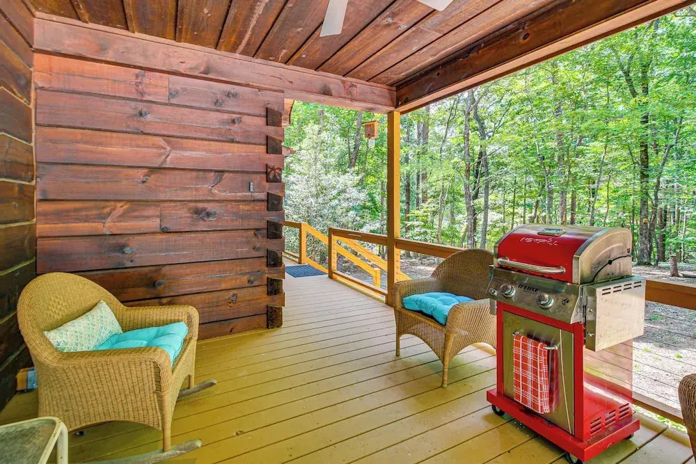 North Georgia Cabin w/ Hot Tub & Community Perks