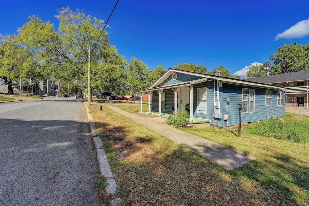 Idyllic Fayetteville Home - Walk to UA Campus!