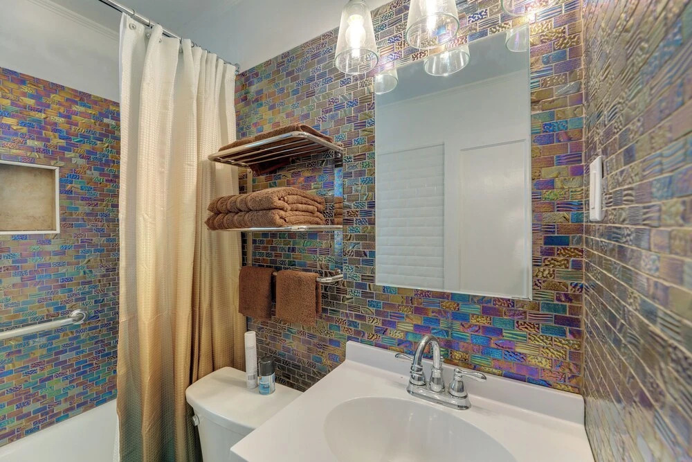 Charming New Bern Cottage w/ Grill & Fire Pit!