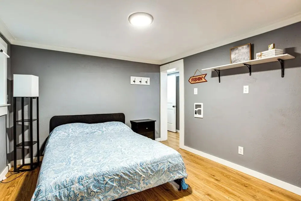 3 Mi to Puget Sound: Lakefront Gem w/ Patio!
