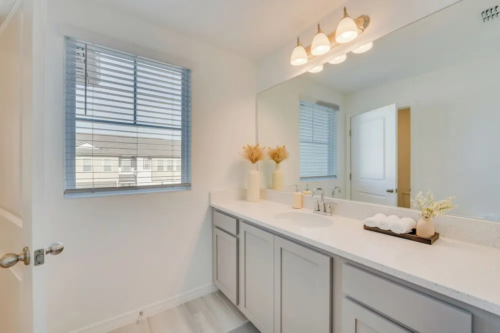 Stylish Four Corners Townhome w/ Resort Amenities