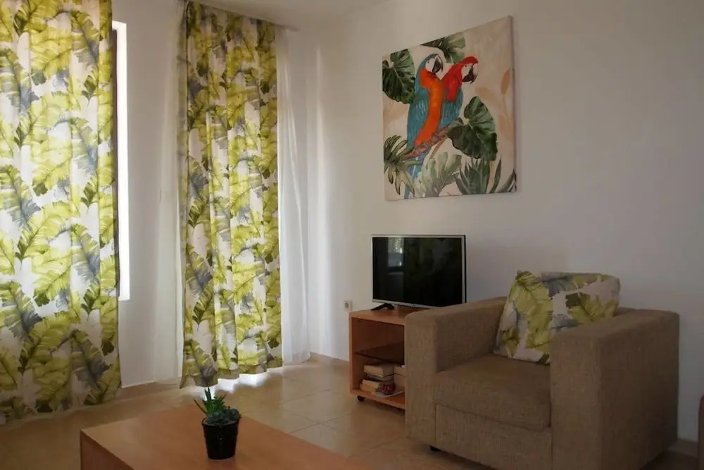 Sea View 2 bed Apartment With Pool