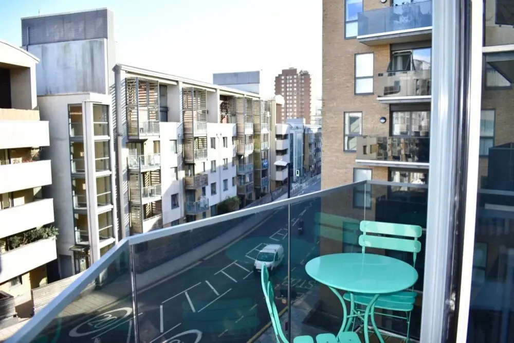 1 Bedroom Apartment With Balcony in Central Brighton