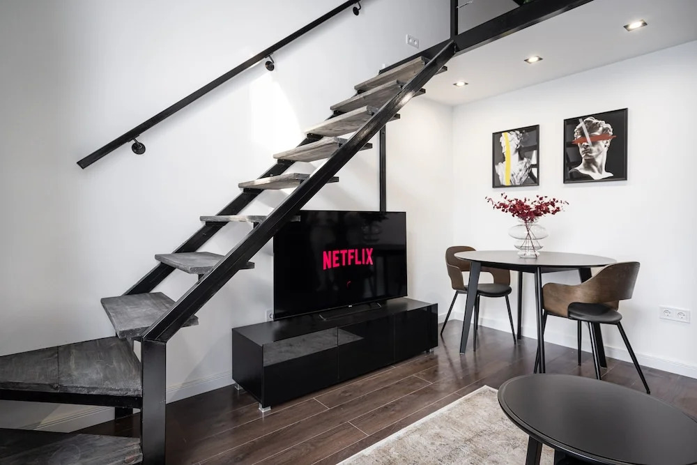 E41 - Trendy Boutique Apartments - Prime Spot by BQA