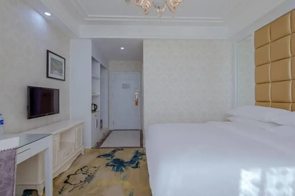 Vienna Hotel (Liuyang River Bridge Pedestrian Street)