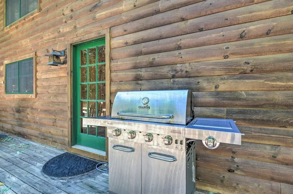 Luxury Cabin w/ Deck < 5 Miles to Sapphire Valley!