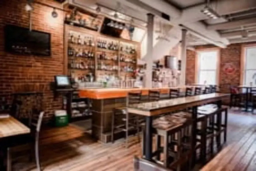 2BR Condo in Heart of Uptown Coffee Wifi