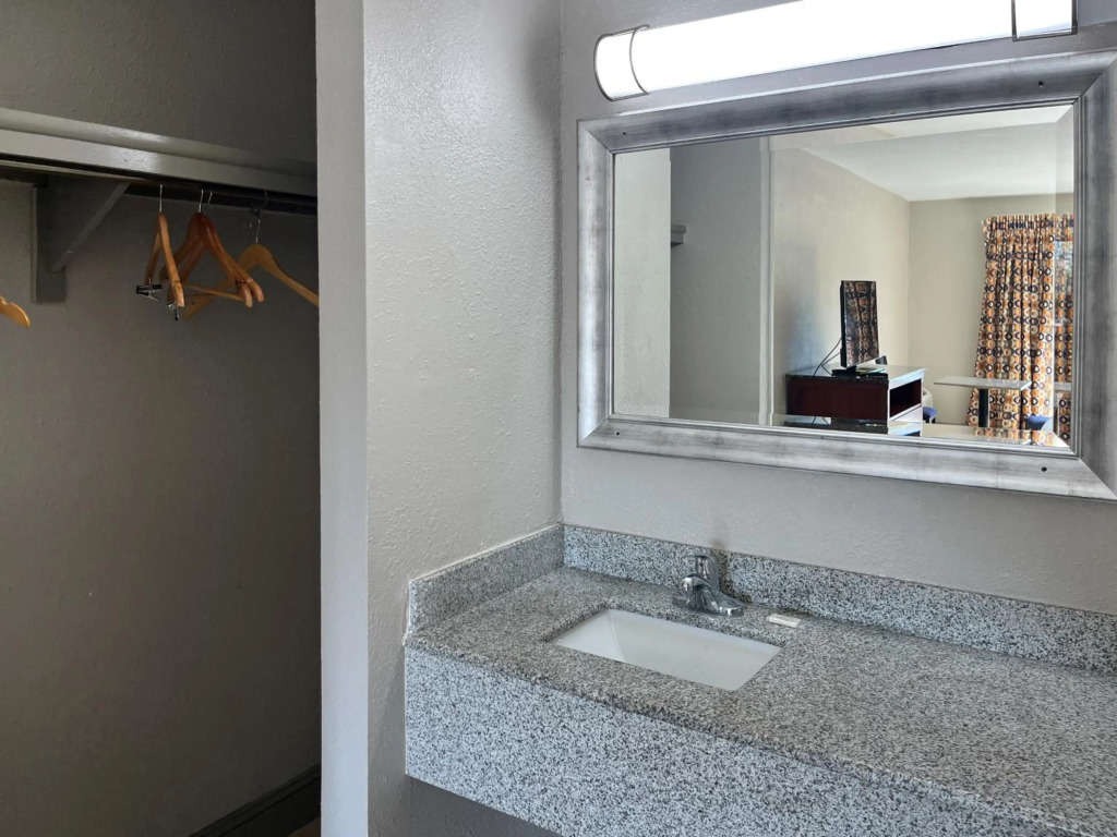 Motel 6 Raleigh, NC   Downtown South