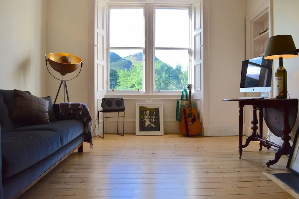 2 Bedroom Flat With Views of Holyrood