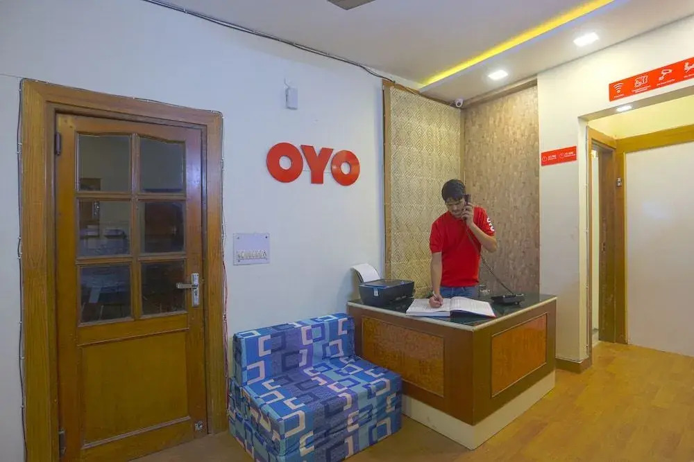 Oyo 41667 Paschim Vihar Inn