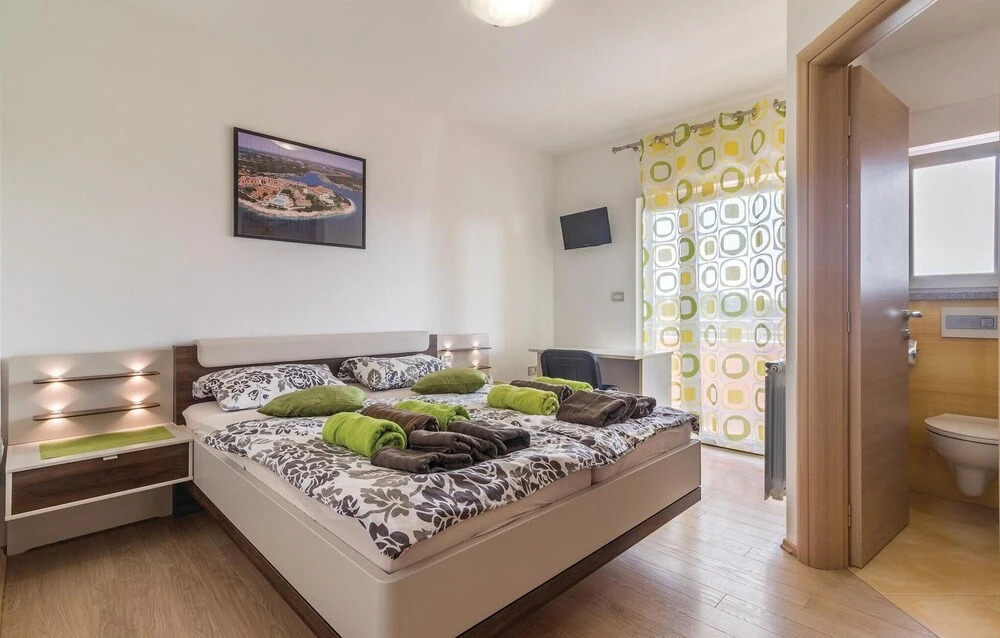 Beautiful Home in Pula With Sauna, Wifi and 5 Bedrooms
