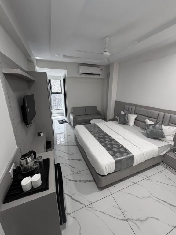 The 7 elevan hotel