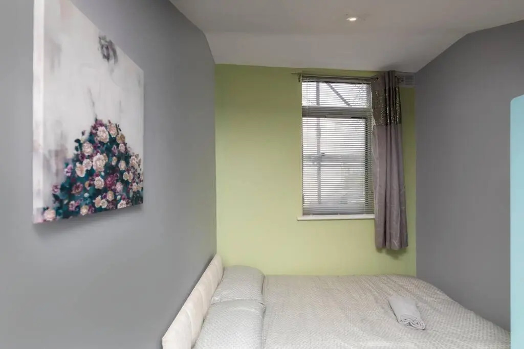 Luxury Living - Lovely 1 Bedroom Apartment