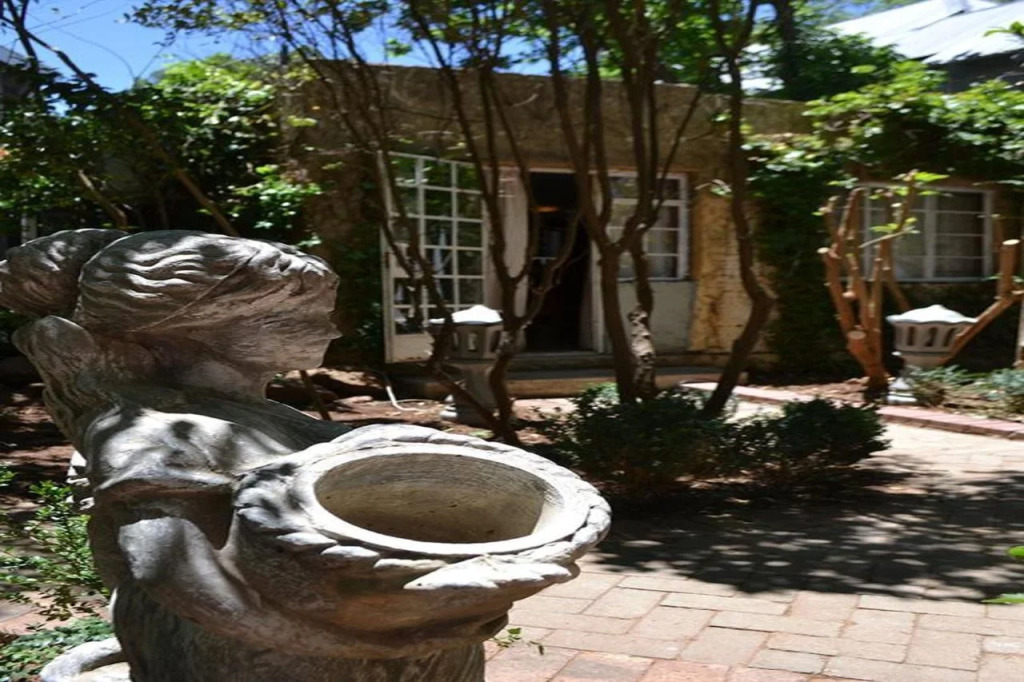 Hobbit Boutique Hotel
