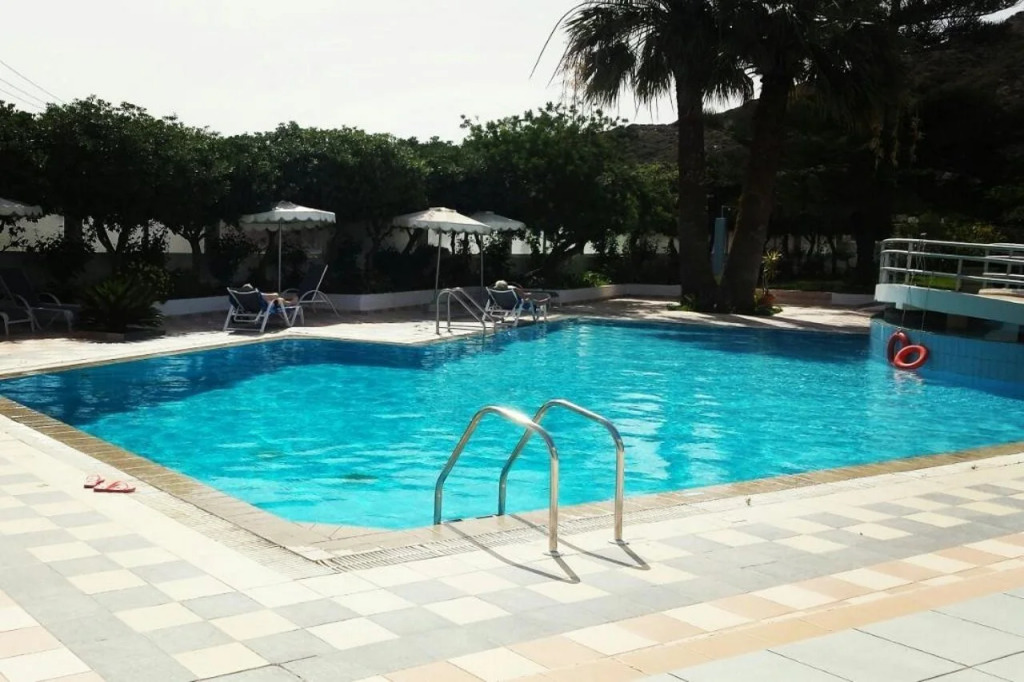 Irinna Hotel-Apartments